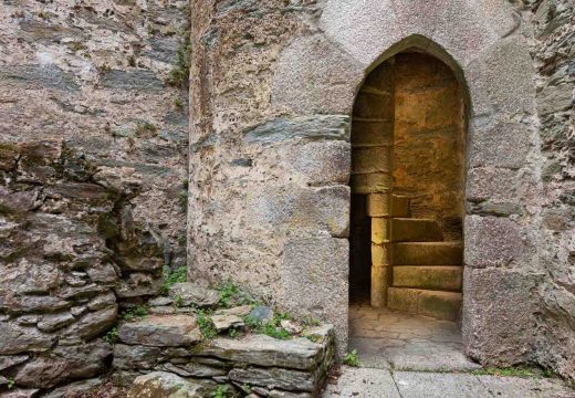 O Concello de Moeche reabre a escaleira de caracol do castelo